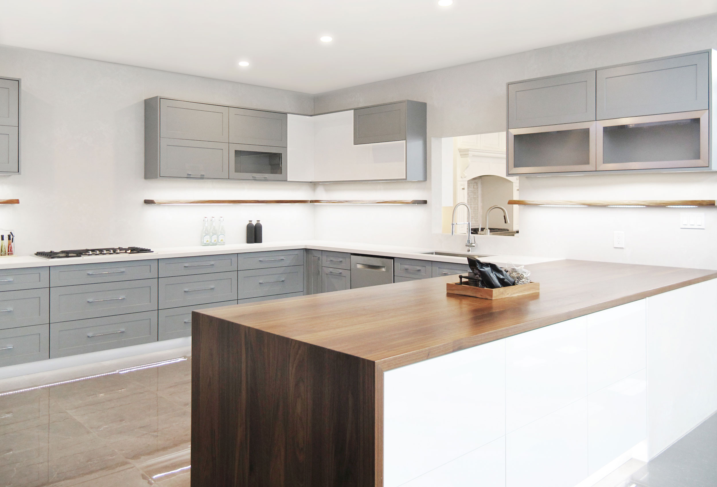 Modern Shaker